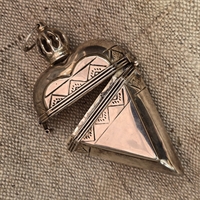 hovedvandsaeg-hjerteformet-forsoelvet-vintage-beholder-metal